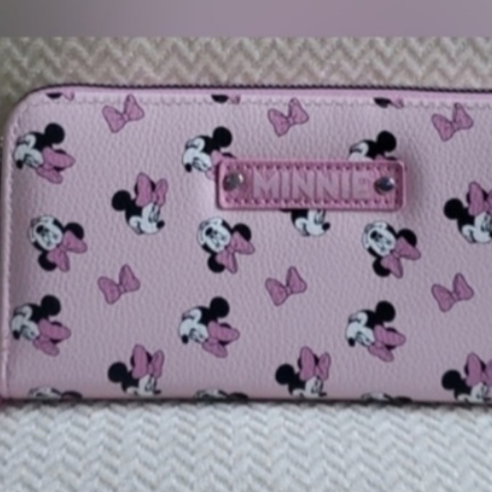 Disney Minnie Mouse Zip Around Wristlet Wallet Nwt